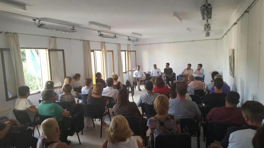 Un momento de la reunión celebrada el lunes para debatir sobre los problemas hídricos.