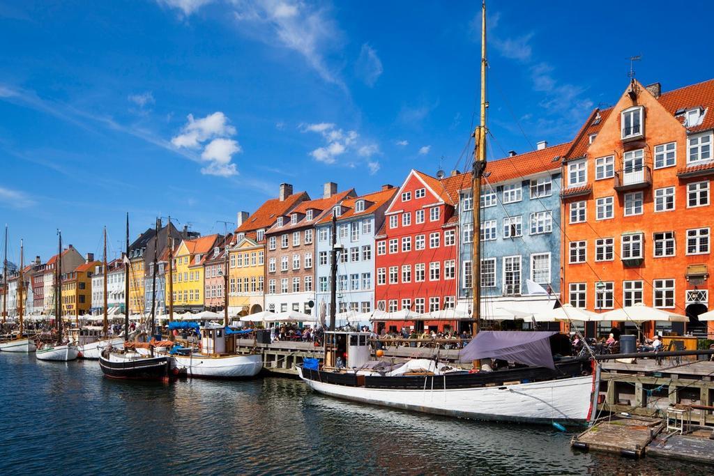 Los canales y el Puerto Nuevo o Nyhavn son dos de los puntos más icónicos de la ciudad más segura del mundo