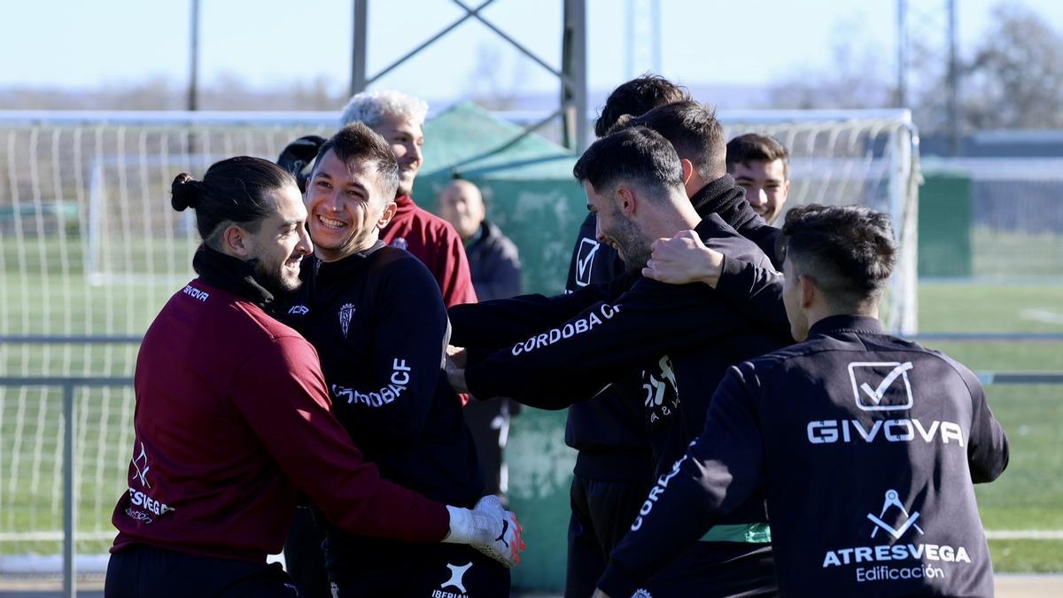 Jugadores del Córdoba CF en la Ciudad Deportiva durante el entrenamiento.