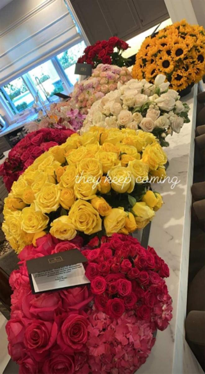 Flores en casa de Kylie Jenner por su cumpleaños