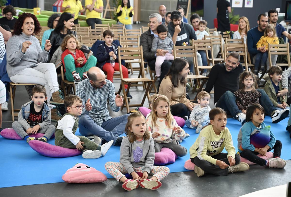 Asistentes, ayer, a uno de los espectáculos que celebró el Salón.