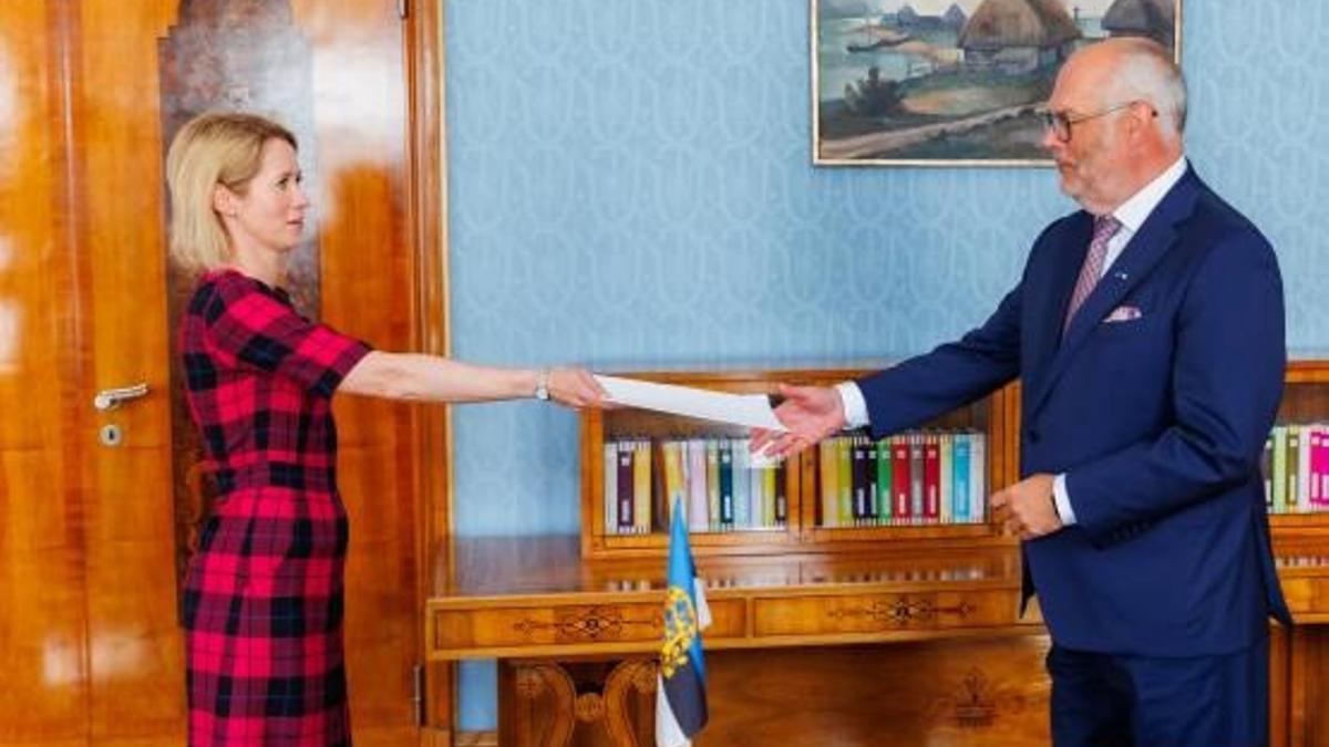 La primera ministra de Estonia, Kaja Kallas, presenta su dimisión al presidente del país, Alar Karis