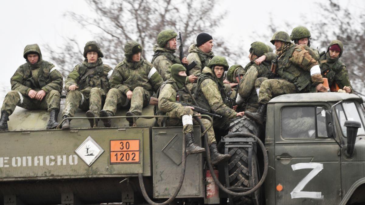 Soldados rusos en la región ucraniana ocupada de Crimea.