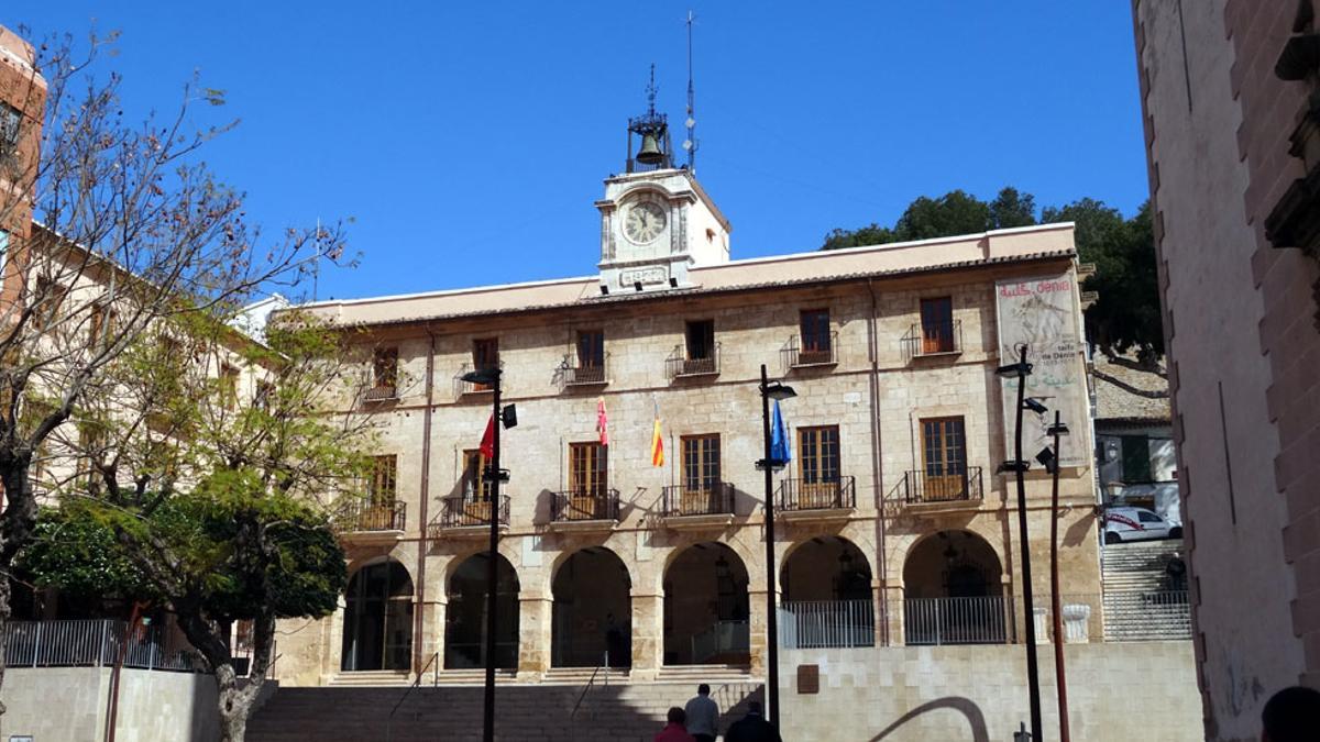 La fachada del Ayuntamiento de Dénia