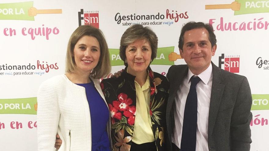 Silvia Álava, María Jesús Álava y Ángel Peralbo.