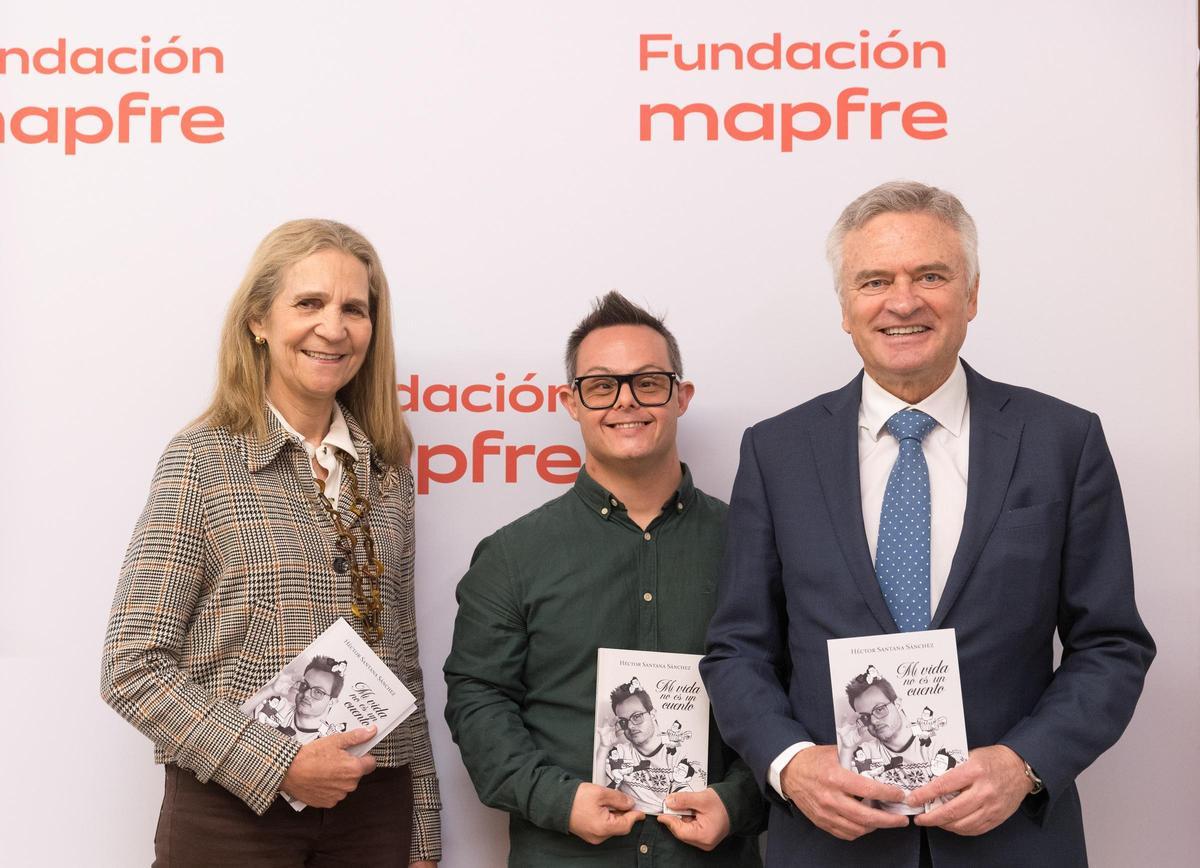 Por la izquierda, la infanta Elena de Borbon, Hector Santana e Ignacio Baeza.