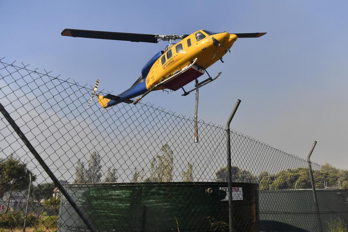 Dos grandes incencios cerca de Atenas obligan a evacuar a miles de personas