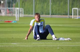 El cerrojo ucraniano del Villarreal B: Yakiv Kinareikin explota con David Albelda