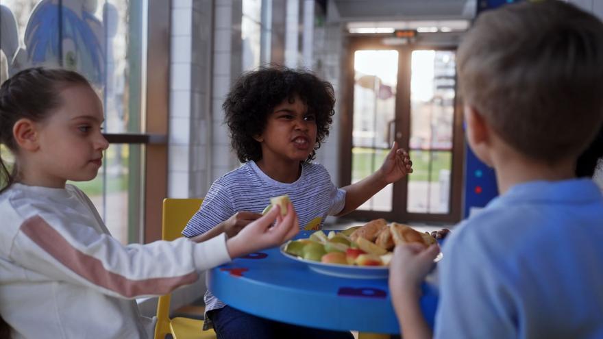 El coste de los comedores escolares en centros públicos sube una media de 40 céntimos por menú