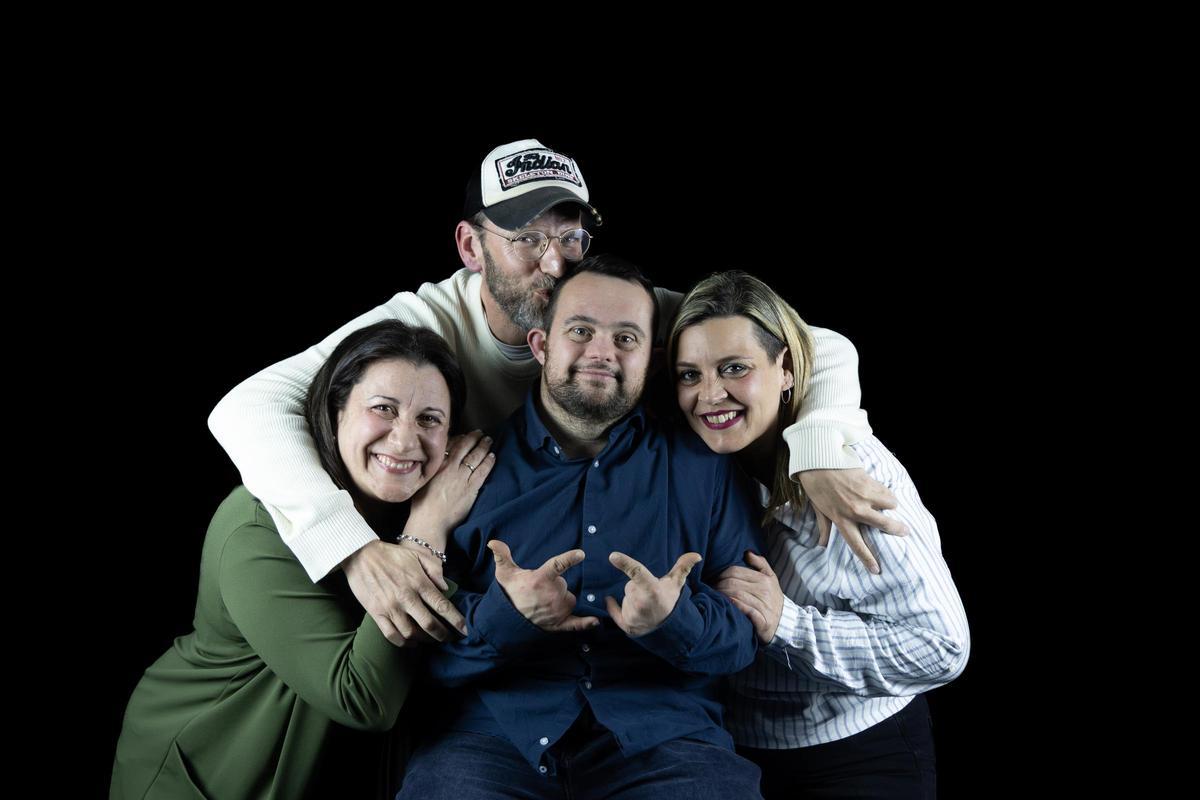 María José, neuropsicóloga, Salva, el director del documental y Paco y Lidia Moya, actor y hermana.