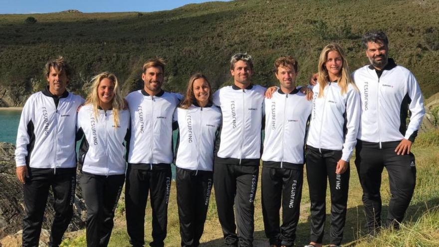 Gony Zubizarreta (4º drcha.), junto a los demás componentes de la selección española. // @FESurfing_