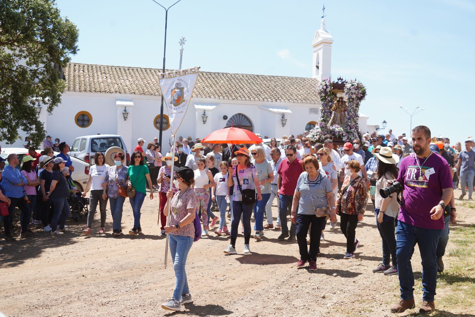 La Virgen de la Antigua regresa a Hinojosa del Duque rodeada de romeros