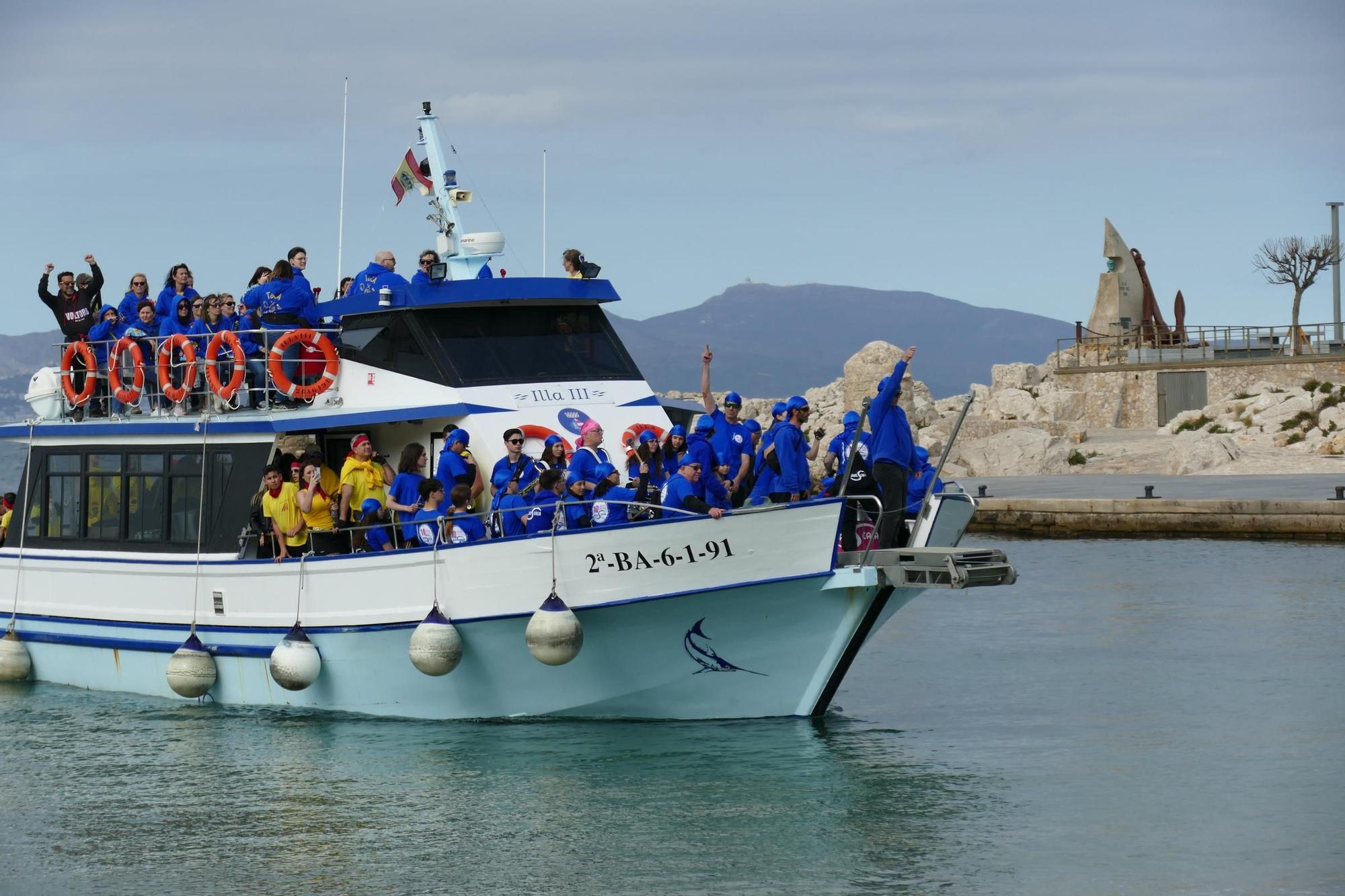 La Batuscala celebra 10 anys desembarcant a la platja de les Barques de l'Escala