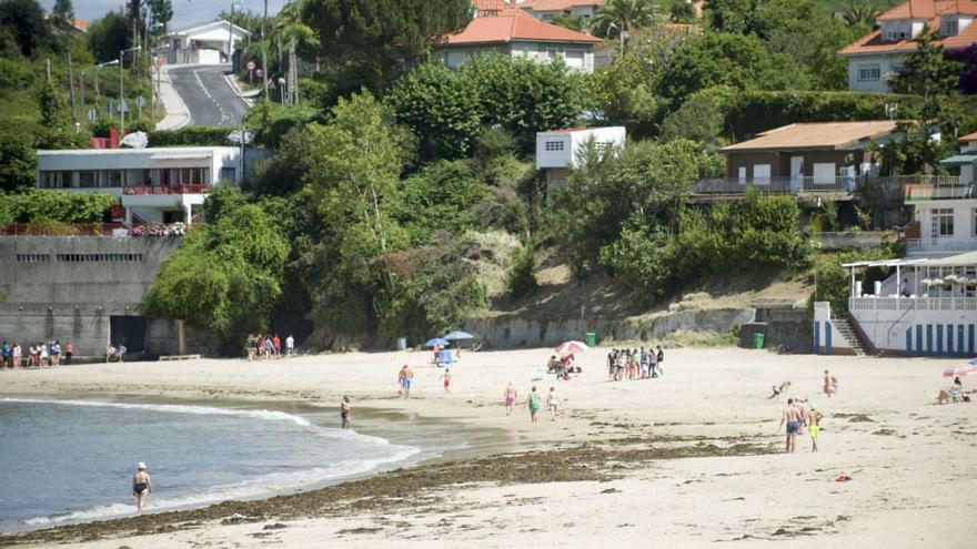 La Xunta desaconseja el baño en las playas de Perbes y Marín por bacterias fecales