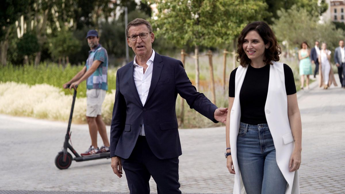 El presidente del Partido Popular y candidato a la Presidencia del Gobierno, Alberto Núñez Feijóo, durante la presentación de la candidatura por Madrid para las elecciones del 23 de julio en un acto acompañado por Isabel Díaz Ayuso, presidenta de la Comunidad de Madrid.