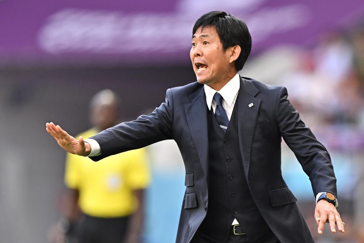 Doha (Qatar), 27/11/2022.- Head coach Hajime Moriyasu of Japan reacts during the FIFA World Cup 2022 group E soccer match between Japan and Costa Rica at Ahmad bin Ali Stadium in Doha, Qatar, 27 November 2022. (Mundial de Fútbol, Japón, Catar) EFE/EPA/Noushad Thekkayil