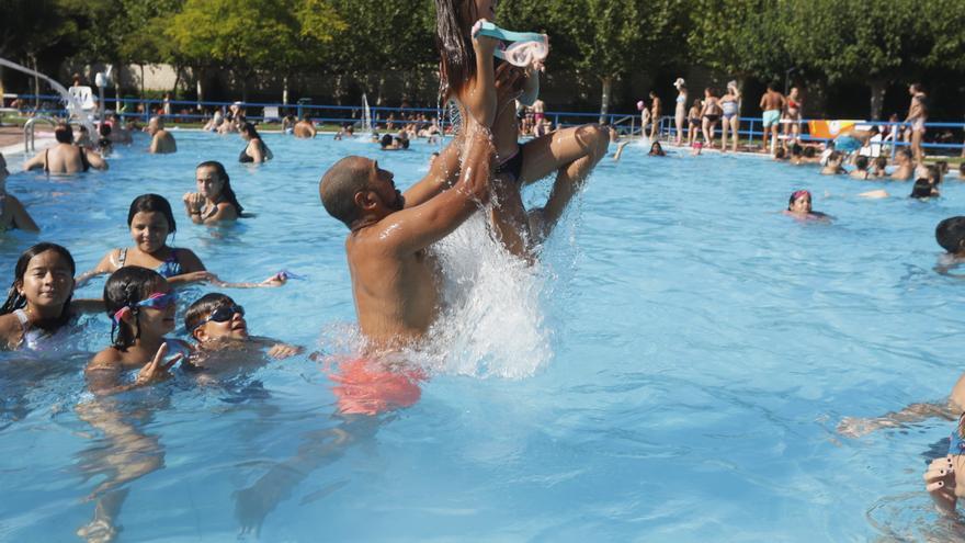 La Granja se afianza como la piscina más visitada de Zaragoza este verano