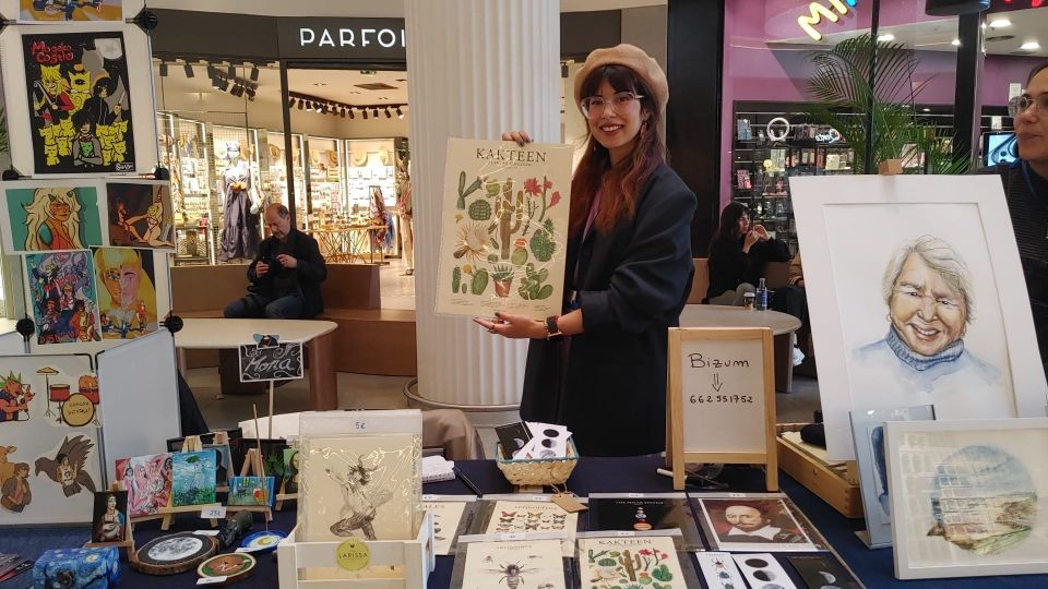 Arte y expectación en el estreno del mercadillo Mona en Vigo