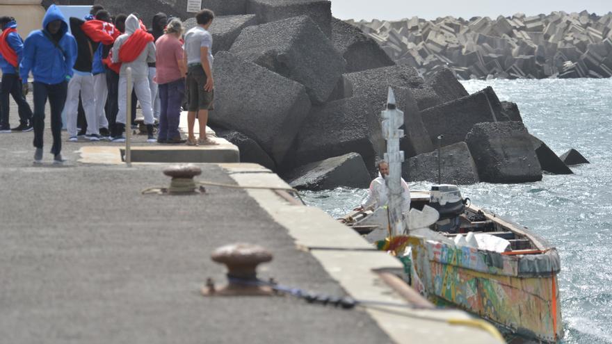 Un nuevo cayuco llega a El Hierro con 74 migrantes