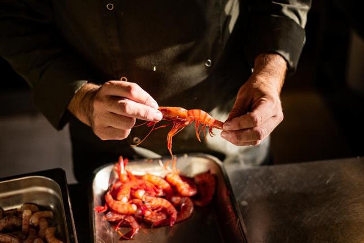 La filosofía de este grupo empresarial de Ibiza en el ámbito de la restauración se basa esencialmente en el estilo mediterráneo, con el uso de productos locales.