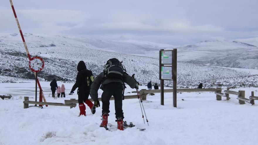 La nieve &quot;puebla&quot; las cumbres sanabresas