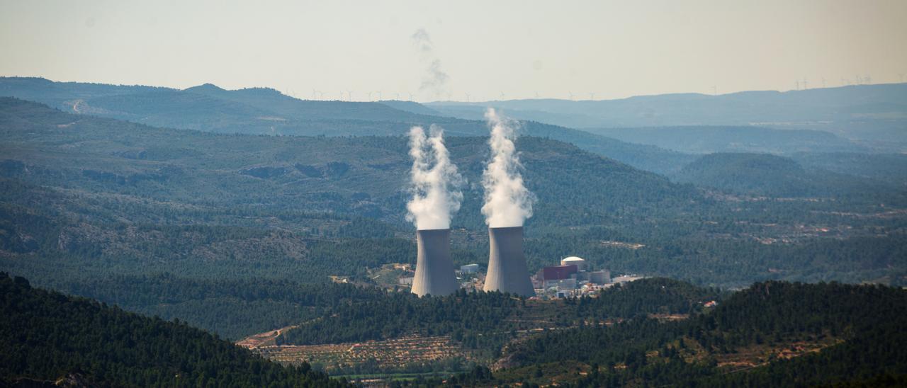 Torre de refrigeración de la central nuclear de Cofrentes.