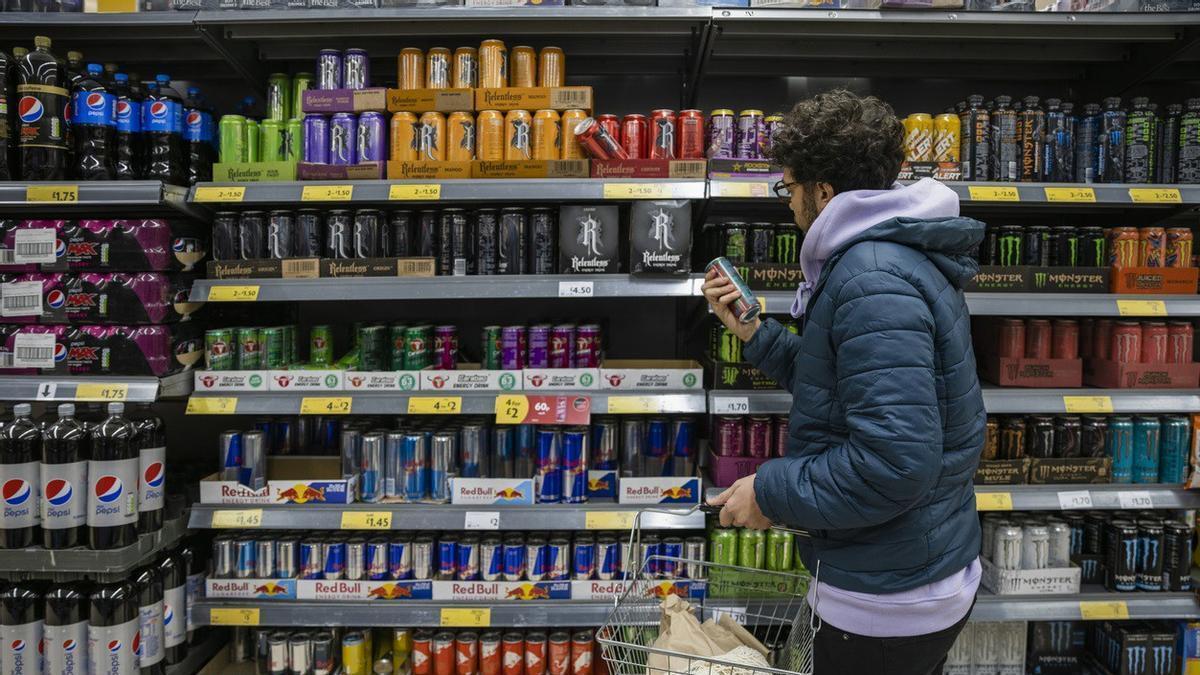 PROHIBICIÓN BEBIDAS ENERGÉTICAS | El Consejo General de Enfermería pide prohibir la venta y consumo de bebidas energéticas a menores en toda España