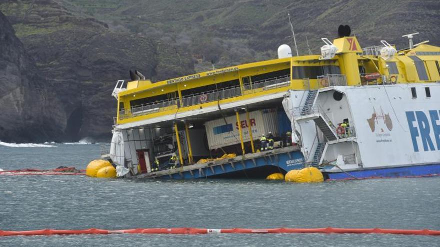 El Rescate Del Barco Encallado En Agaete Se Retrasa Por Un Nuevo Escoramiento La Provincia