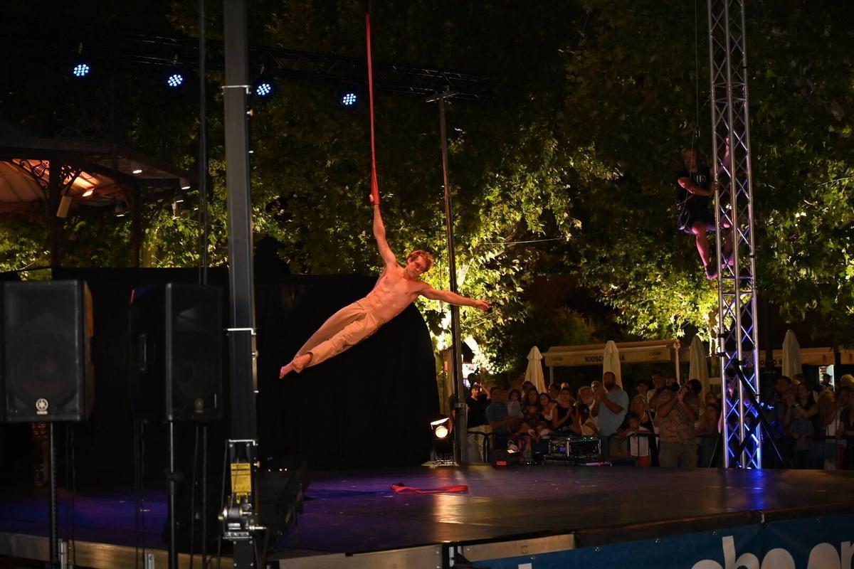 Un acróbata, durante una de las actuaciones celebradas en San Francisco en la anterior edición.