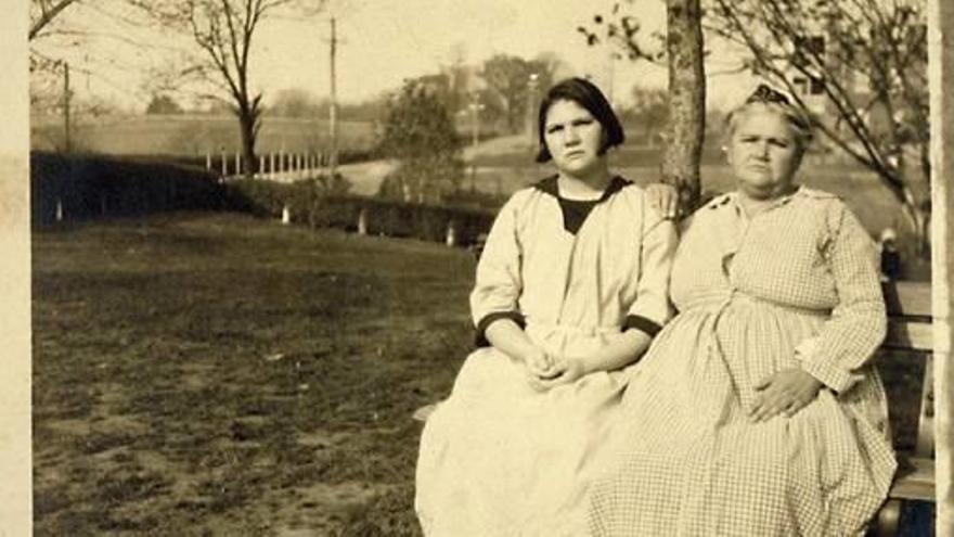 Carrie Buck y su madre, en un centro de Virginia.