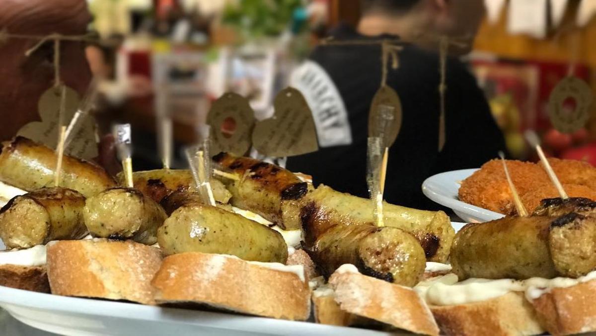 Cal Chusco te premia la visita con una tapita del día. 