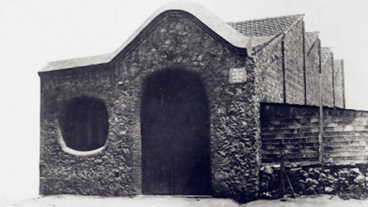 El taller que Gaudí le construyó a los hermanos Badia en la calle Nàpols.