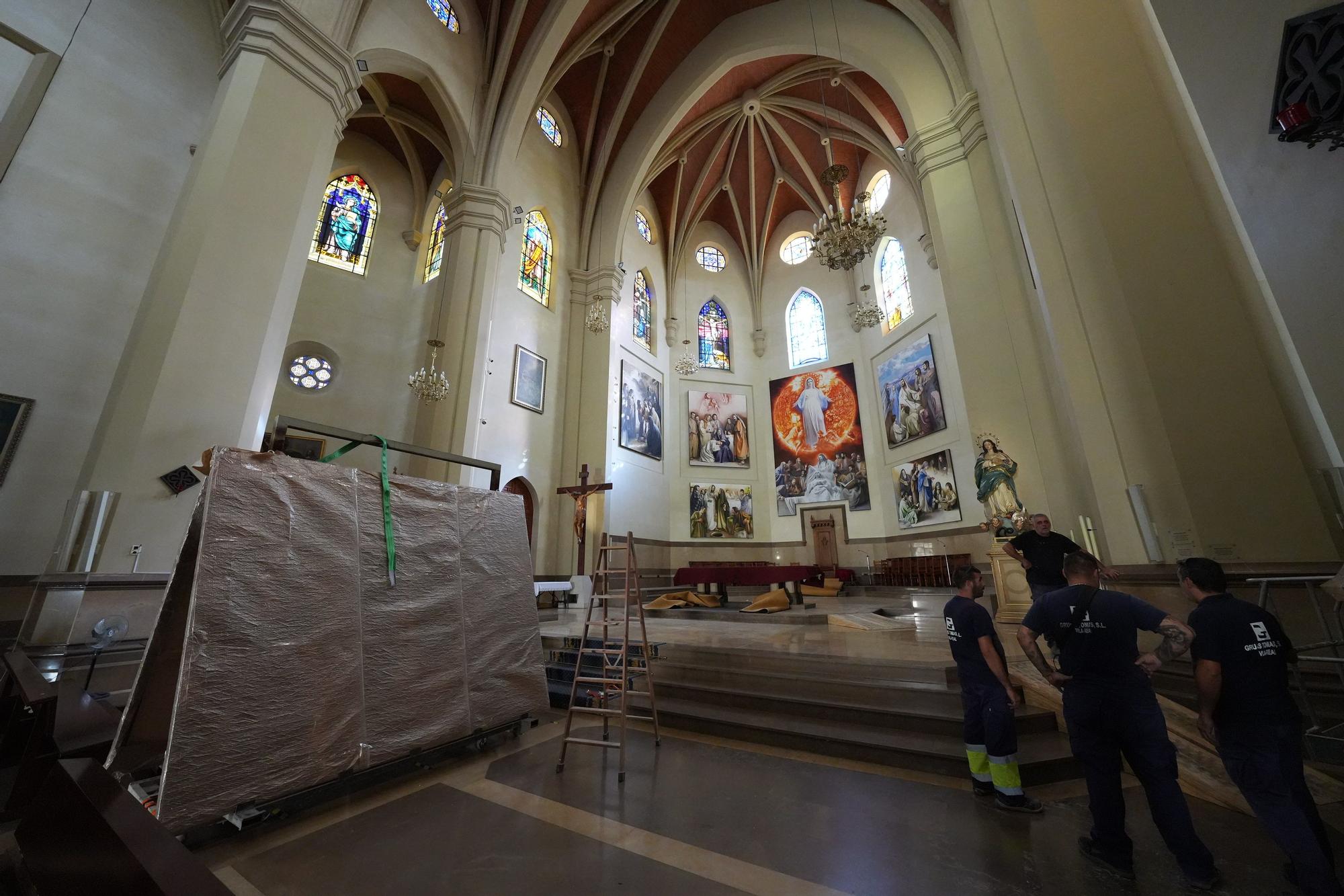 Los 2 últimos cuadros de Traver Calzada completan el retablo de la Concatedral de Santa María