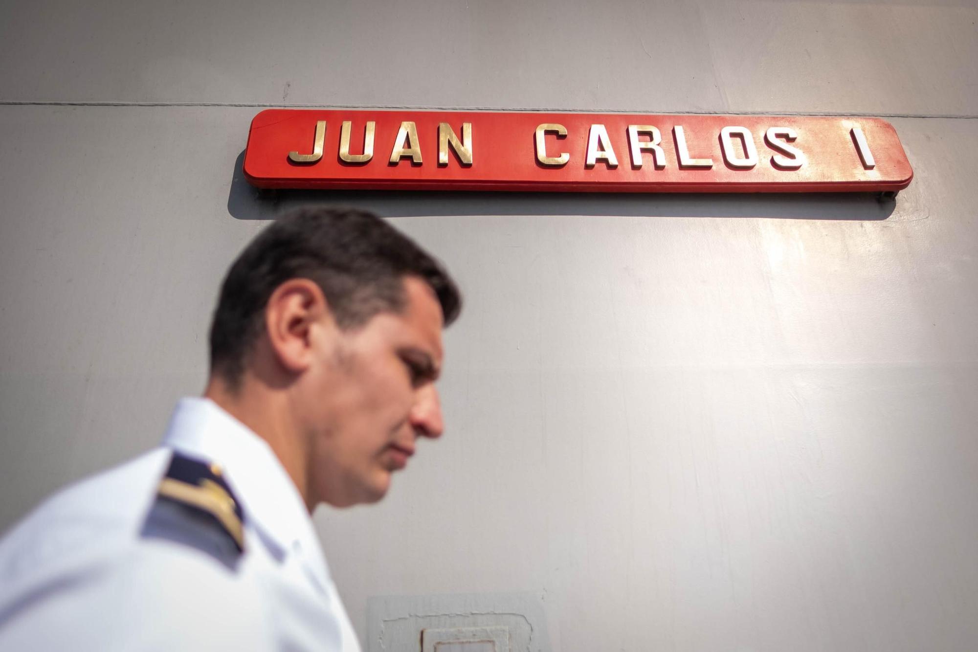 Visita al buque de guerra 'Juan Carlos I'