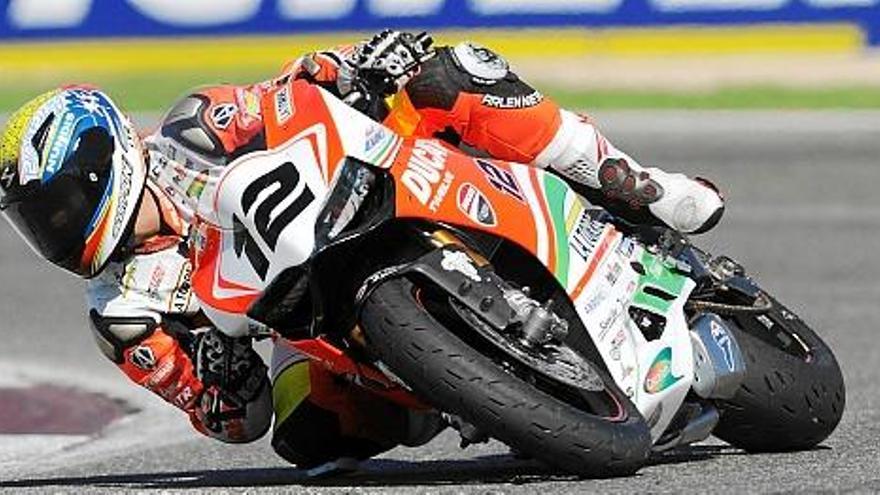 Forés conquista en Albacete el europeo de Superstock1000