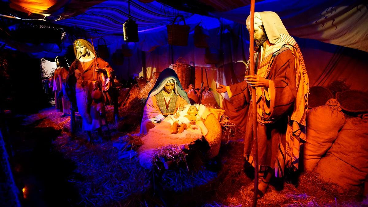 La escena del nacimiento del belén monumental.