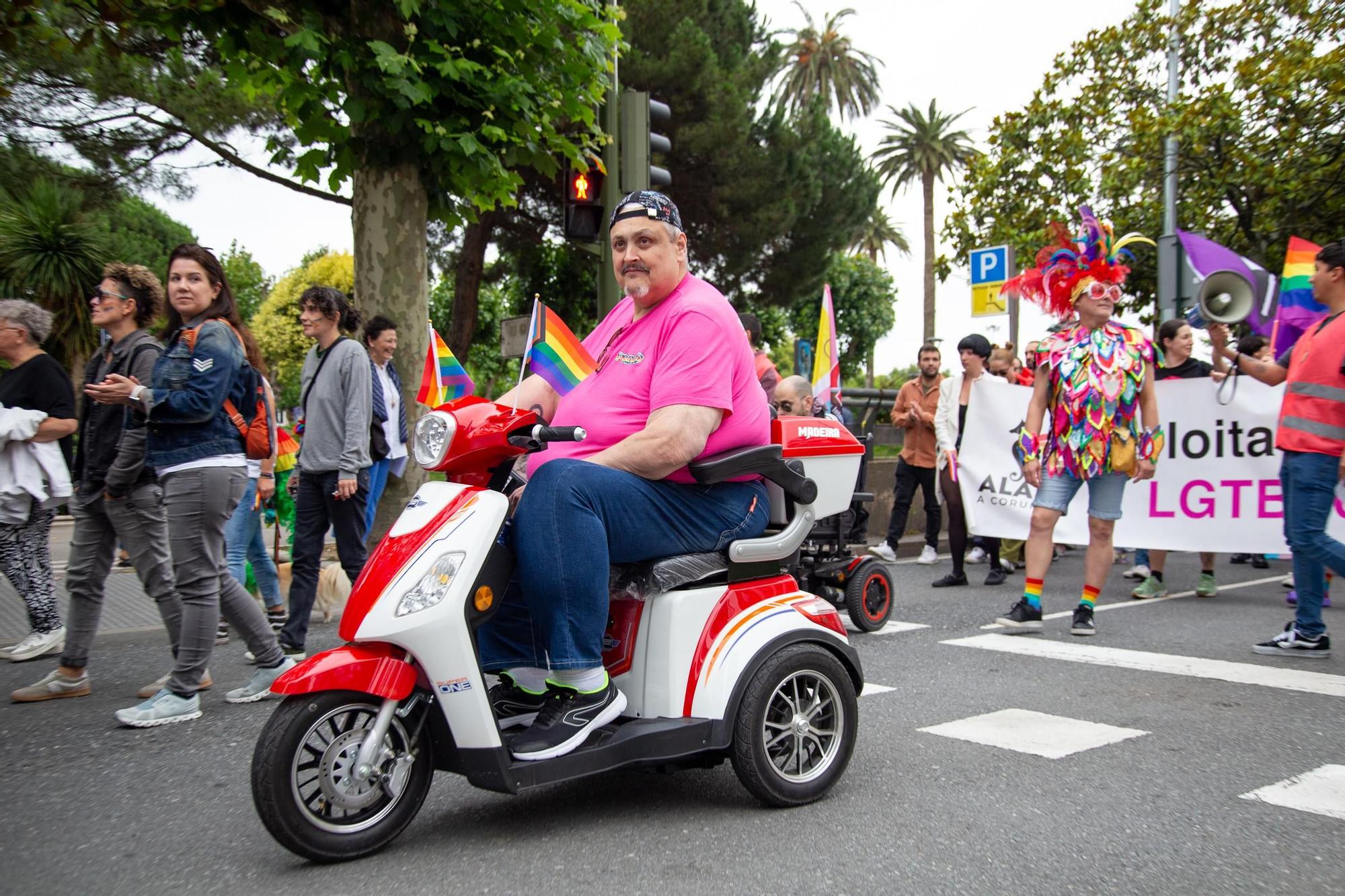 La marcha del Orgullo LGTBI recorre las calles de A Coruña