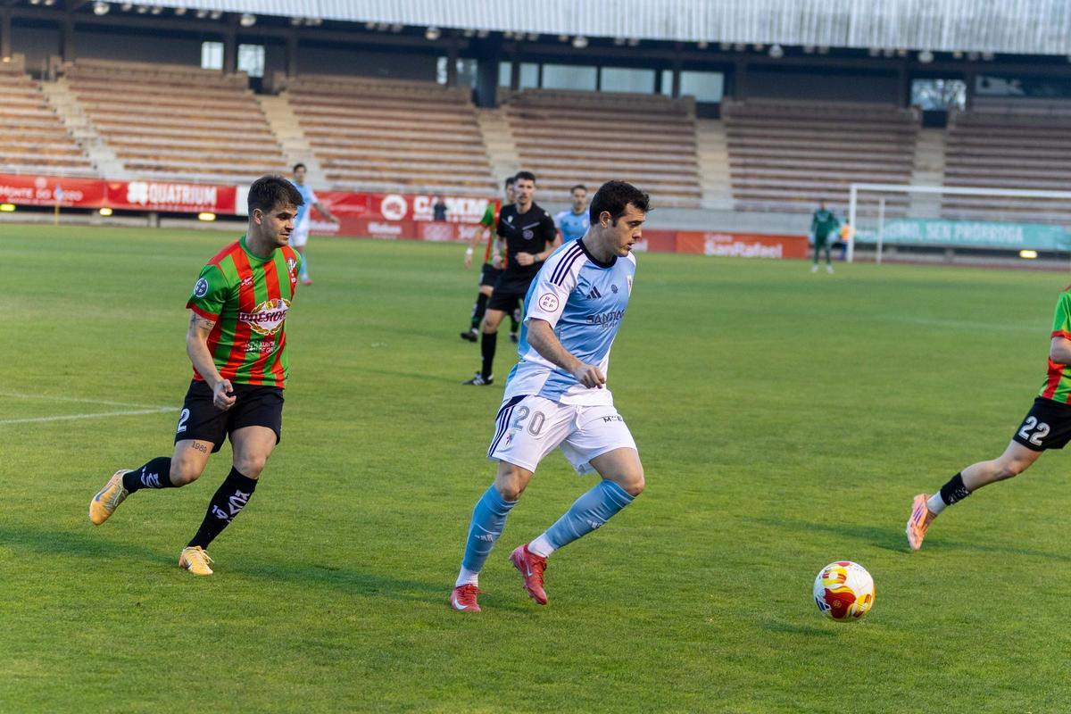El Compostela cede un empate ante el Racing Villalbés en San Lázaro