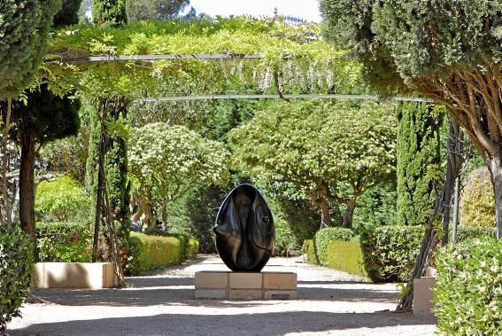 Lustwandeln wird zum Bürgerrecht. Die Gärten der königlichen Sommerresidenz in Palma öffnen erstmals für Besucher. Darüber freuen sich nicht nur Botanik-Fans, denn mit Skulpturen von Joan Miró kehr