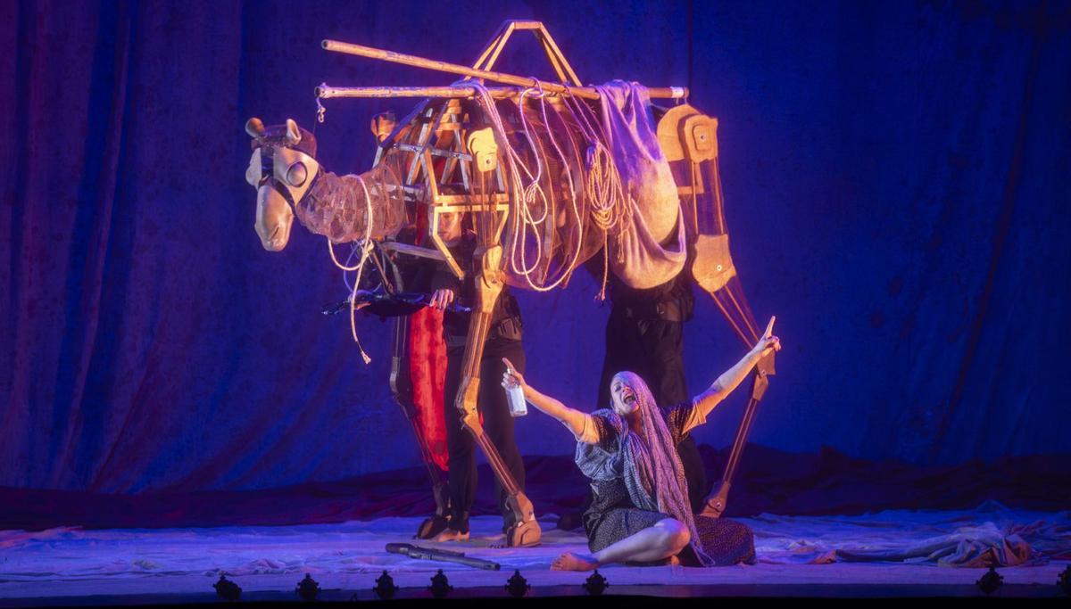 Una escena del montaje ‘Sáhara. La barca del desierto’ coproducido por el Teatro Pérez Galdós y Unahoramenosproducciones. | EL DÍA