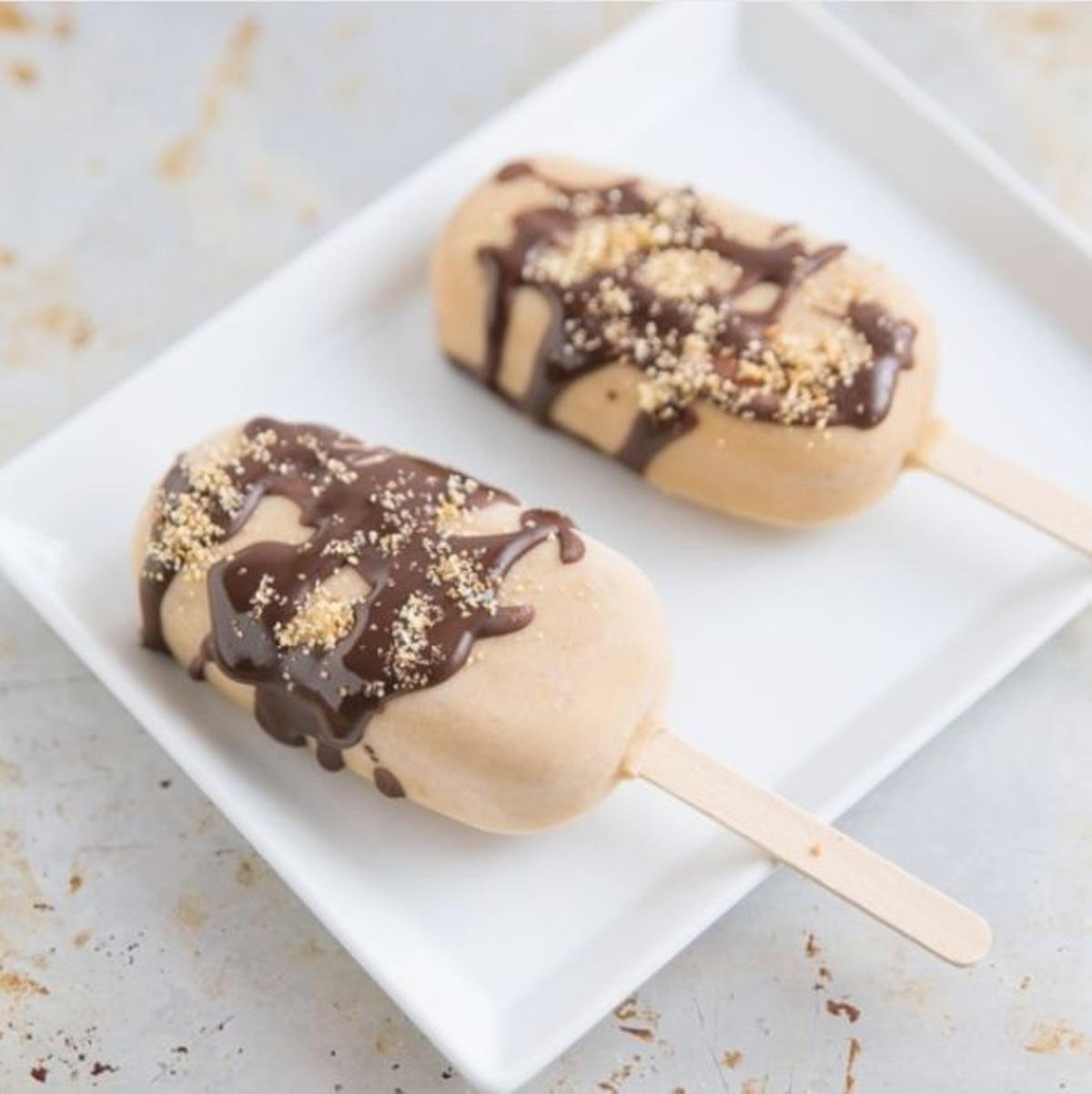 Helados de plátano y mantequilla de cacahuete