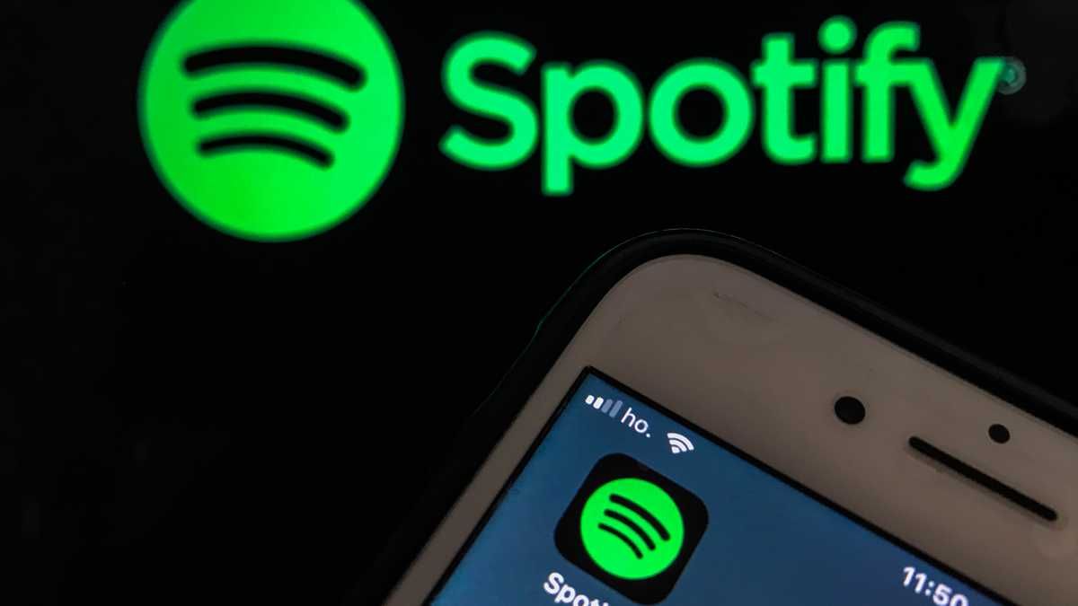 Spotify acepta las críticas y borra un centenar de episodios de Joe Rogan