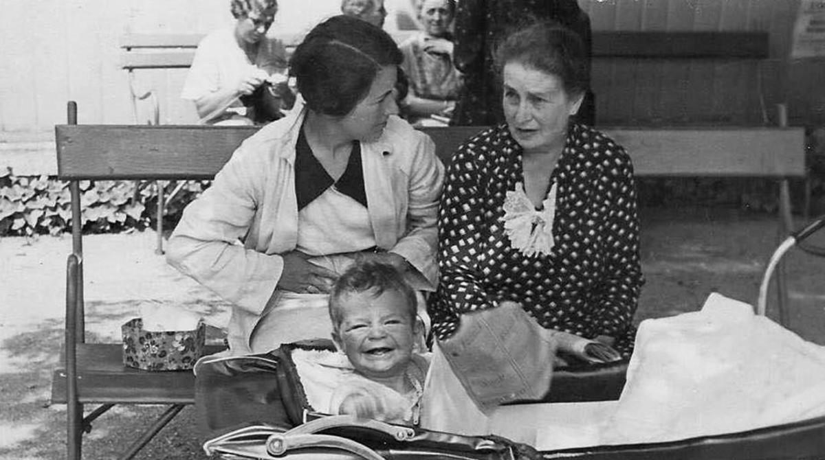 fcasals36488637 icult dory sontheimer     pavel en el cochecito con su madre161202132834