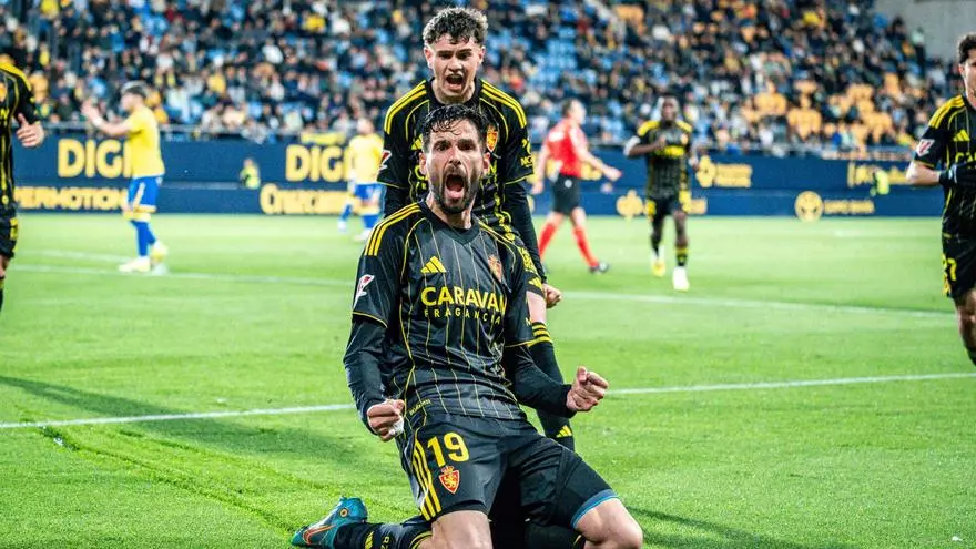 El Real Zaragoza se agarra a la permanencia con un triunfo por la mínima en Cádiz