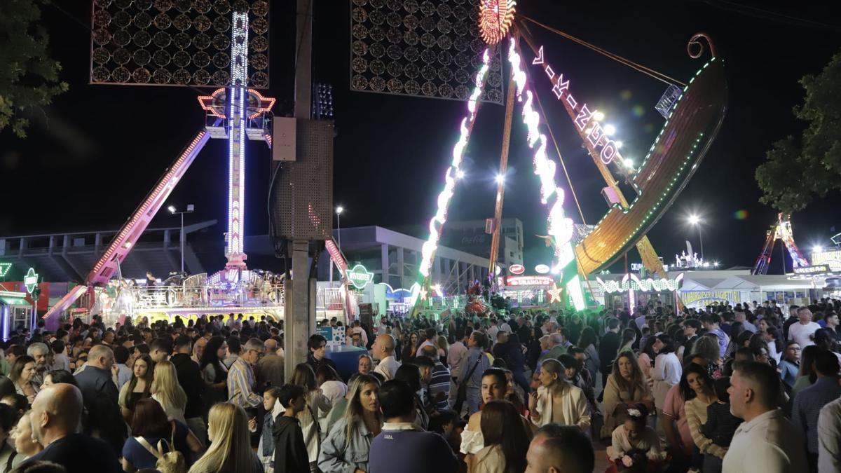 Aglomeración de personas en la Feria de Córdoba.