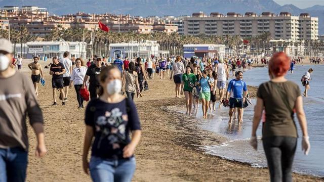 Paseo por la playa de la Malvarrosa, Valencia