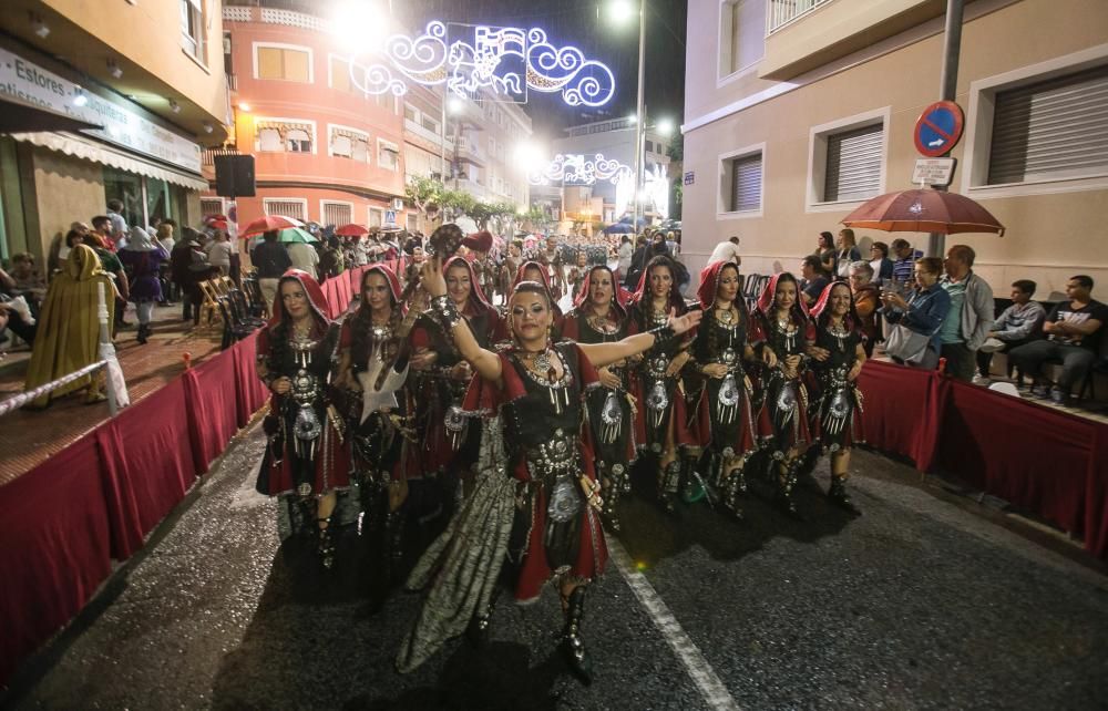 La naturaleza y los cuentos infantiles brillan en la entrada de Moros y Cristianos de El Campello