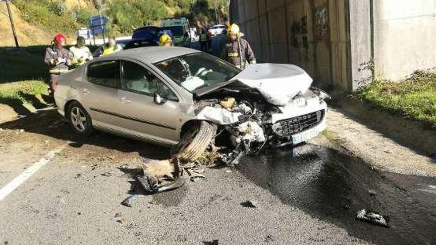 Estado en el que quedó el coche tras el accidente en Santa Marta.