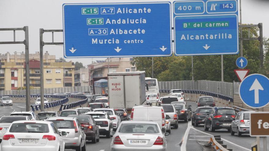 Los murcianos pasan un 17% más de tiempo atrapados en el coche por los atascos