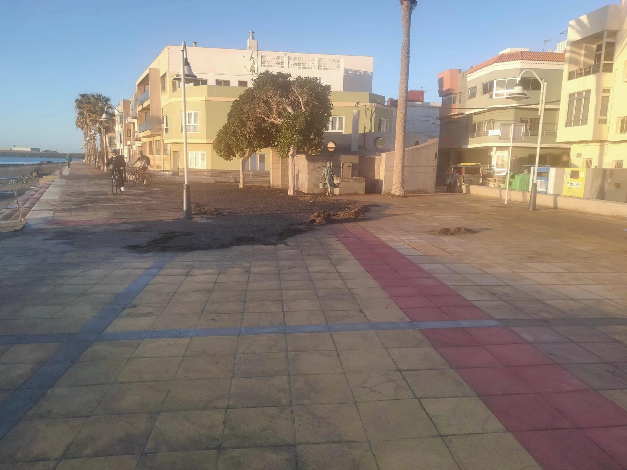 Callaos en el paseo marítimo de Arinaga